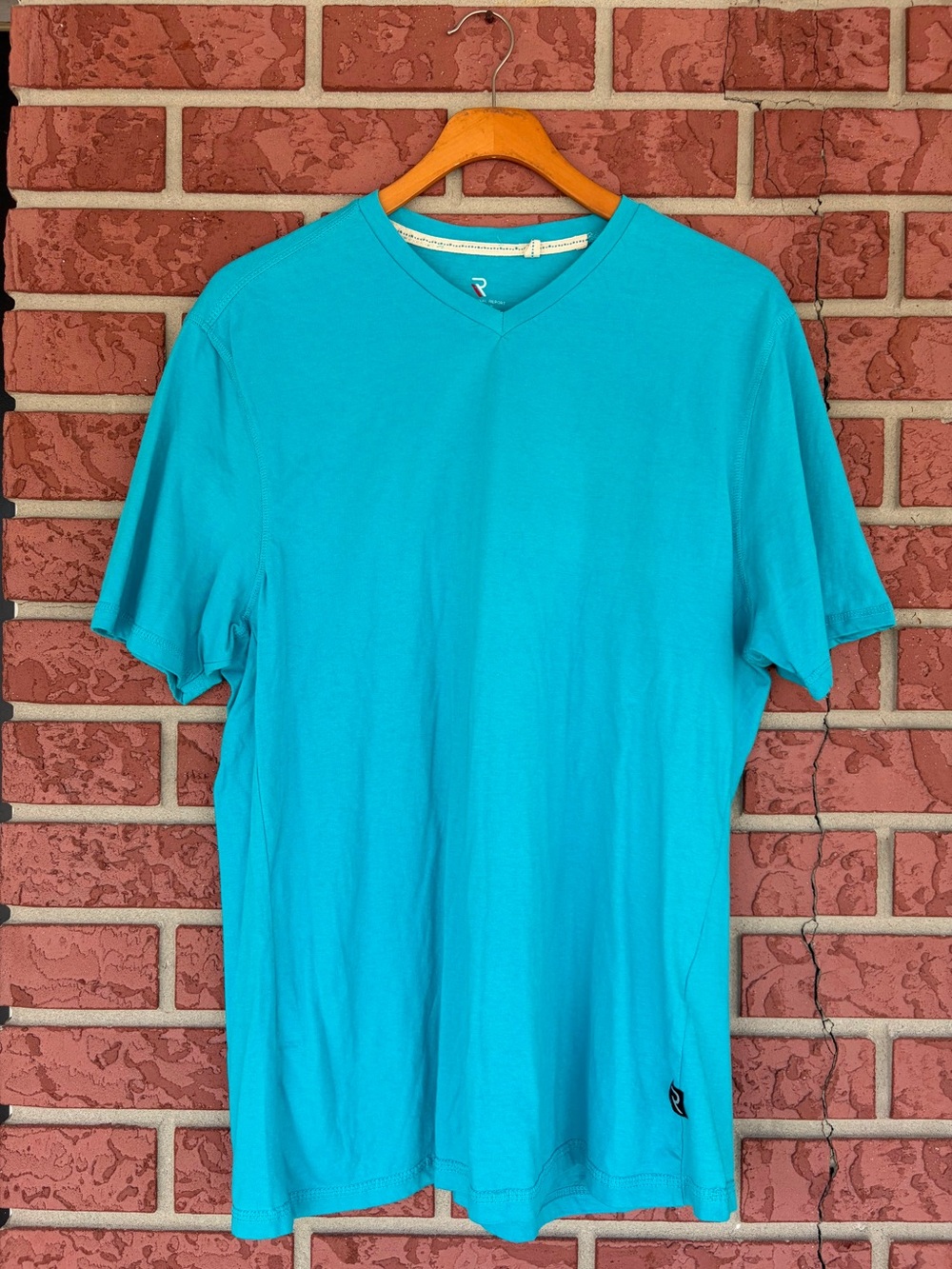 Men's Short Sleeve V-Neck Tee in Teal